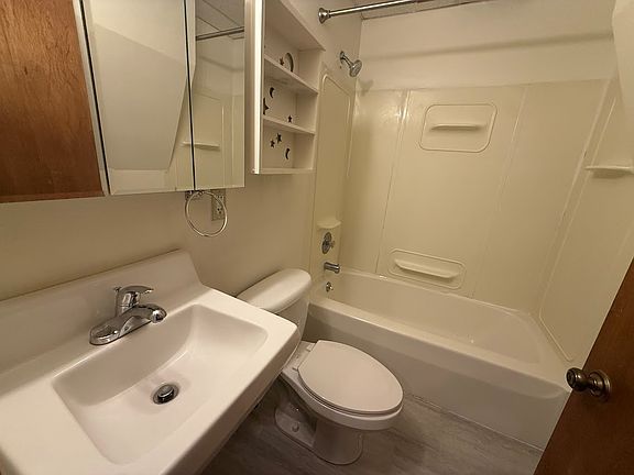 5th image of 110 Janesville St #1