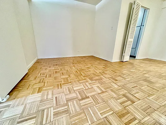 Rented by R New York | media 32