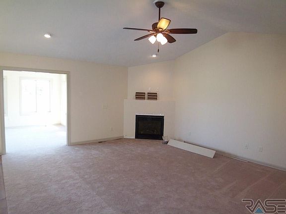 2nd image of 5403 S Salvation Pl