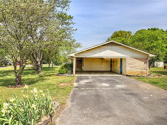 3rd image of 106 Tulip Way SW
