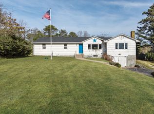 7 Ridge Ln, Hampton Bays, NY 11946