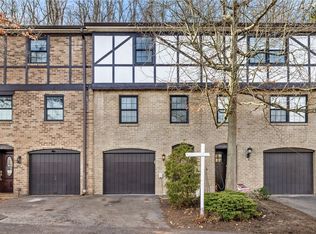 221 Newton Sq, Coraopolis, PA 15108