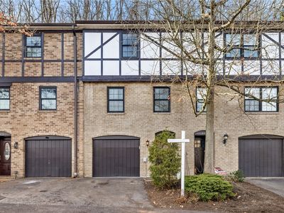 221 Newton Sq, Coraopolis, PA, 15108