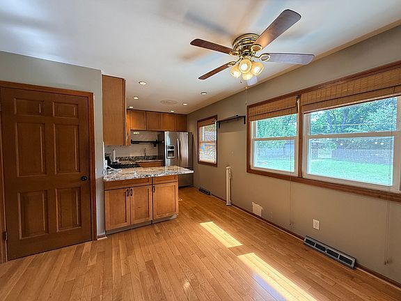 5th image of 1881 Charles Ln