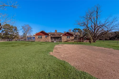 2201 Badger Ln Photo 1