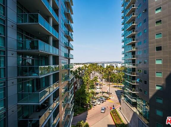 3rd image of 13700 Marina Pointe Dr Unit 828