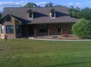 825 English Creek Dr, Azle, TX 76020