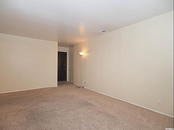 4th image of 5828 S Waterbury Way Unit A