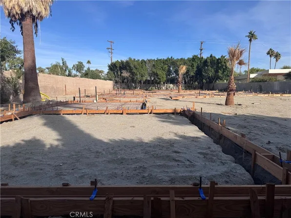 506 E Miraleste Court, Palm Springs, CA 92262