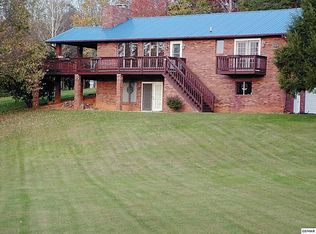 3302 Valley Ln, Sevierville, TN 37862