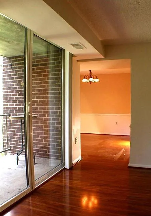 2 bed, 993 sqft, $1,995 — Photo 4