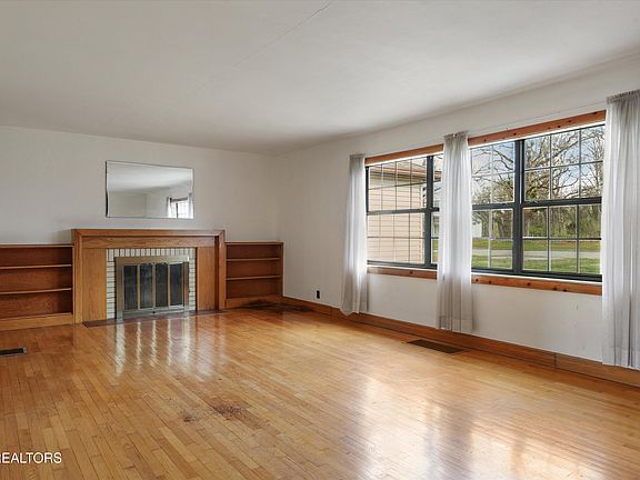 5th image of 555 Binfield Rd