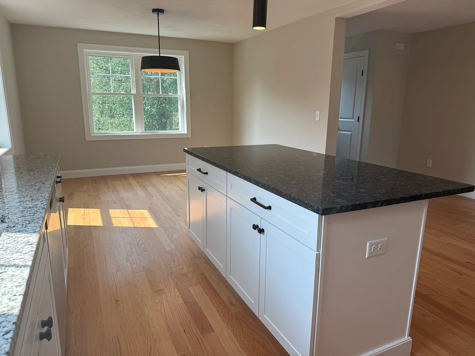 3 bed, 2147 sqft, $3,400 — Photo 4
