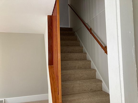 4th image of 305 West St