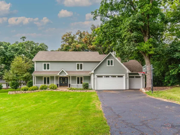 7225 Red Oak Dr, Crystal Lake, IL 60012