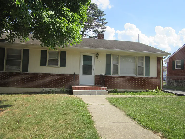 5242 Morwanda St NW — Photo 2