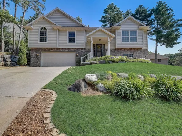 881 Highland Trl, Prairie Du Sac, WI 53578