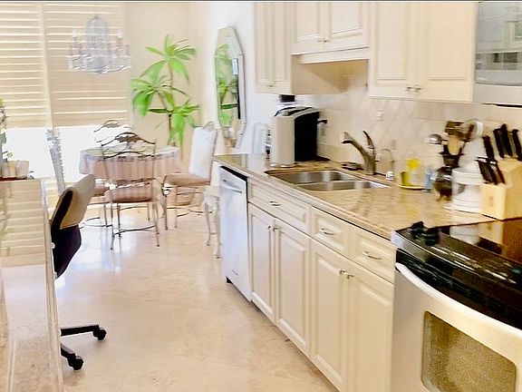 Current Eat In Kitchen
