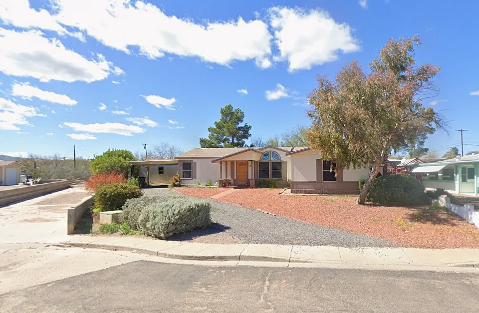 490 W Smoketree St