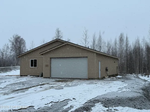 890 S Malemute Dr, Big Lake, AK 99652