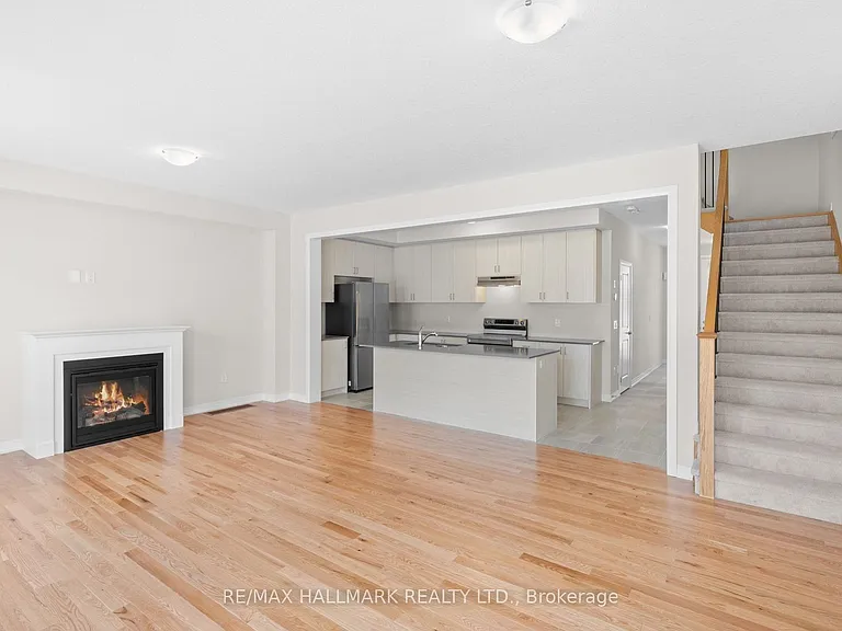16 Crossmore Cres — Photo 8