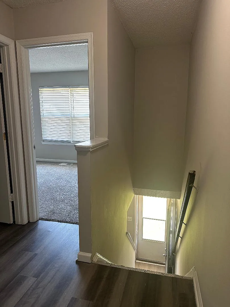 2 bed, 2.5 bath, 1022 sqft, $1,695 — Photo 3
