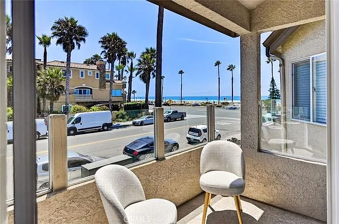 1400 Pacific Coast Hwy — Photo 2