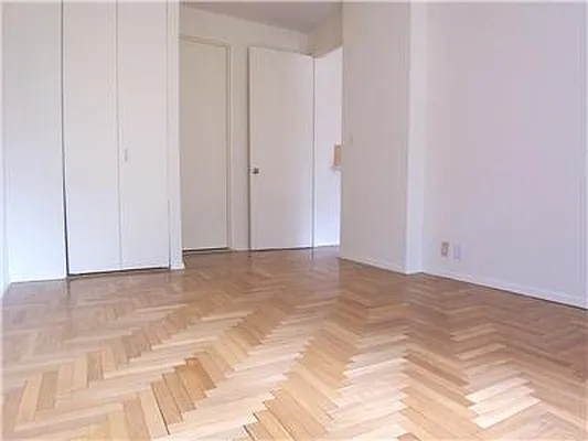 Sold by R New York | media 2