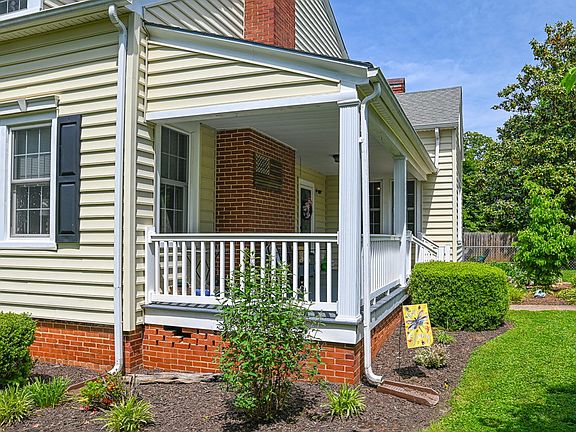 3rd image of 549 Boyd St