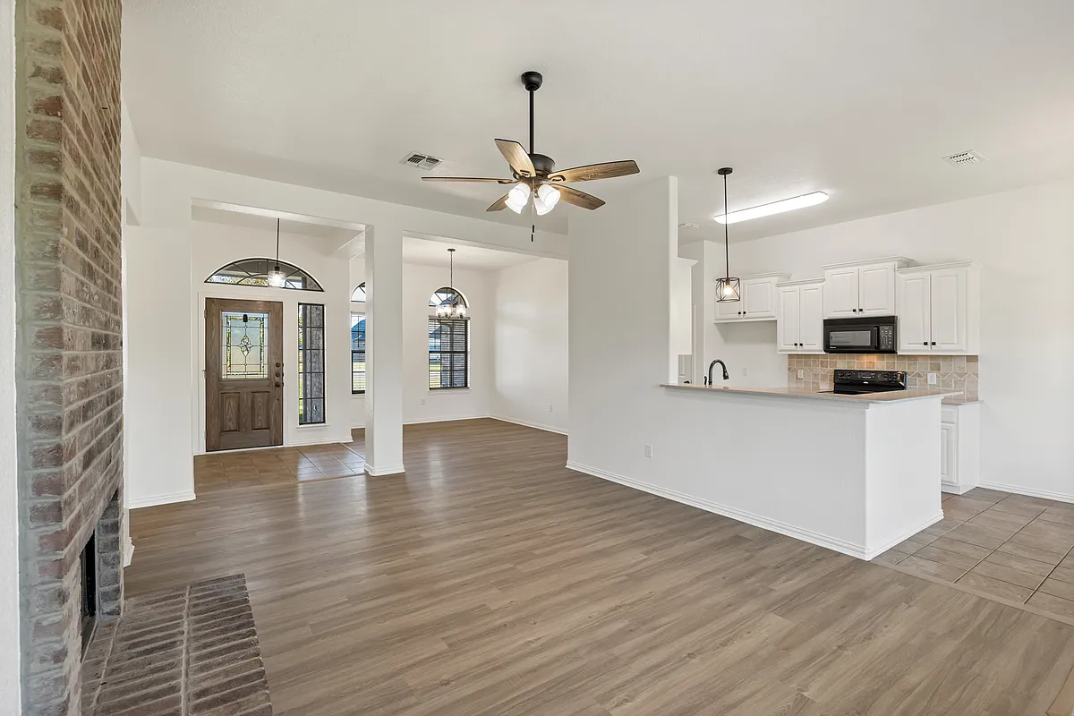 Building Photo - 3801 Upper Lake Cir