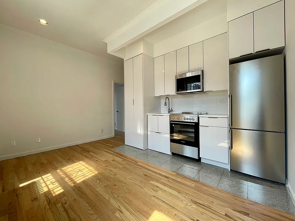 1st image of 250 Mulberry St APT 13