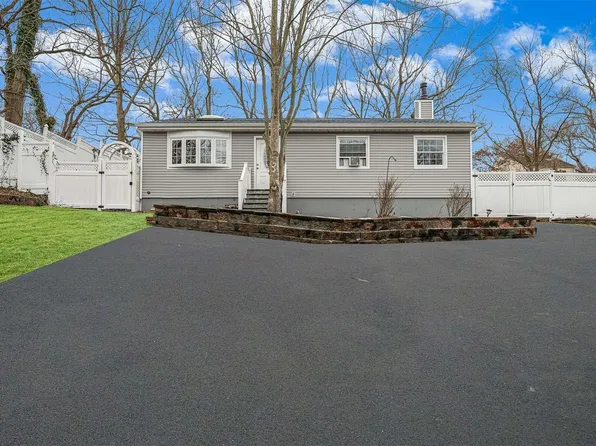 36 Barbara Lane, Medford, NY 11763