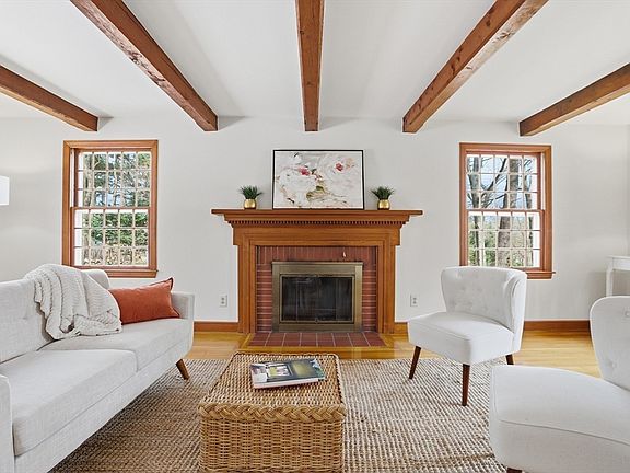 4th image of 6 Old Village Rd