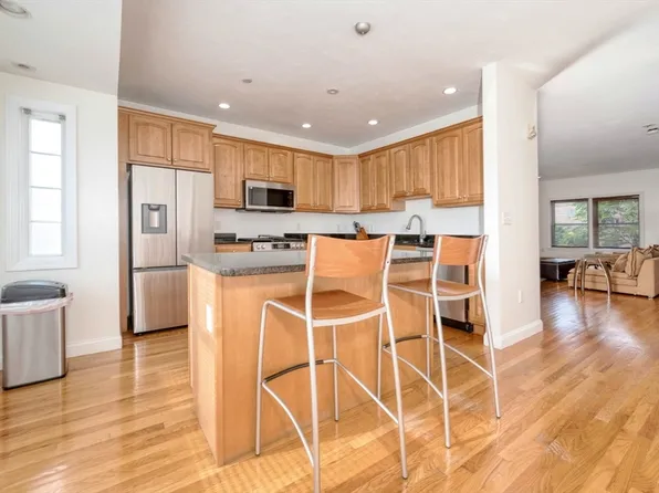 397 Sea St #A, Quincy, MA 02169