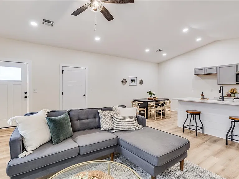 5644 E Bristol St — Photo 6