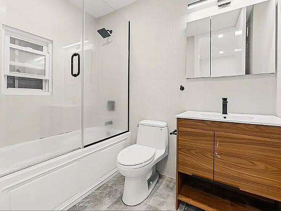 5th image of 426 15th St APT 3R