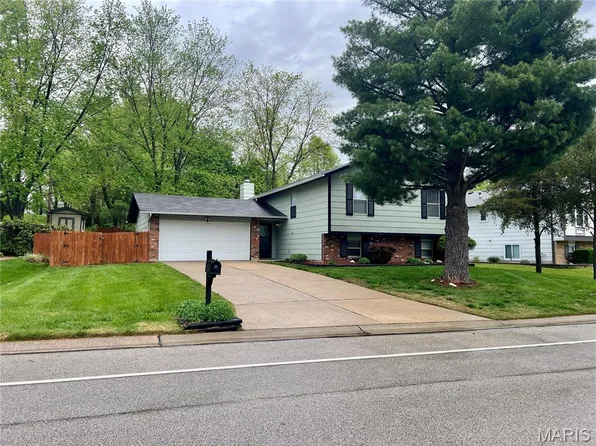 552 Kimberly Ln, Saint Peters, MO 63376