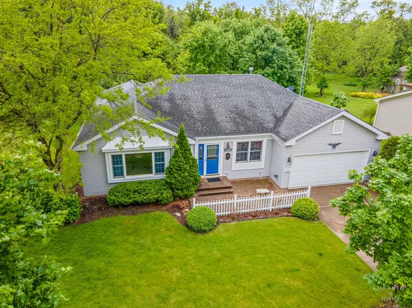 905 N Oakwood Dr, McHenry, IL 60050