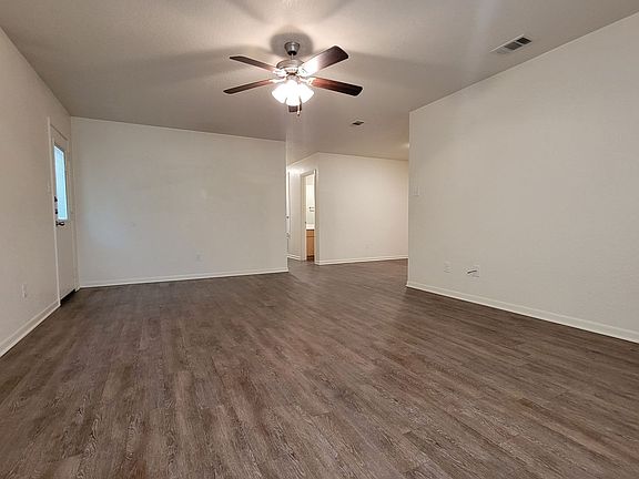 4th image of 402 Bonnie Dr #A