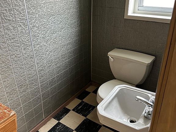 2nd image of 1351 Southgate Ave