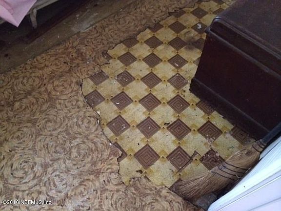 2826 Peteres St flooring damage in bedro