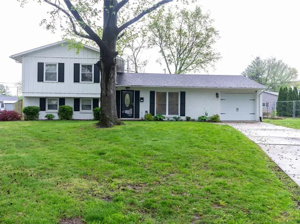 11 Spruce Dr, Centralia, IL 62801