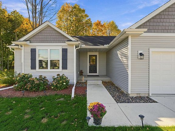 3rd image of W197N16648 Ridgeway DRIVE