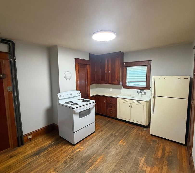 1st image of 43 Franklin St #2
