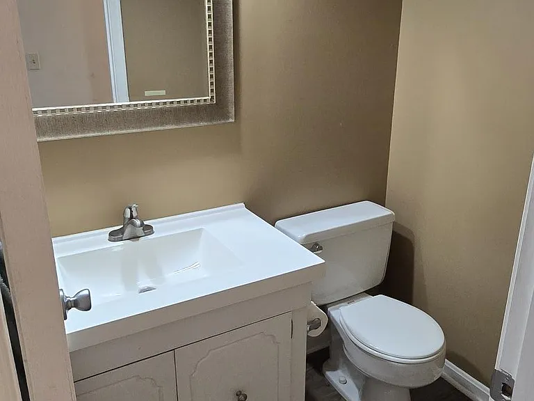 60 Thompson Ave #3 — Photo 9