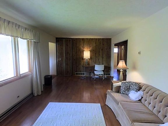 3rd image of 17640 Beck St