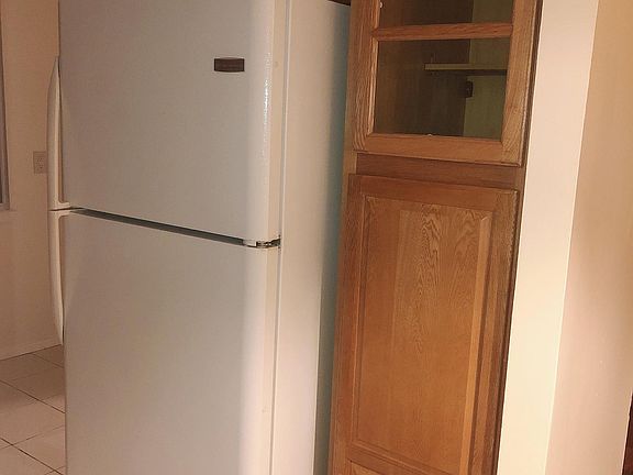 3rd image of 608 Mayfair Dr S Floor 1