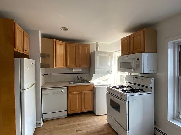 4th image of 442 Atlantic Ave #3