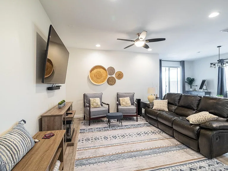 8924 W Solano Dr — Photo 23