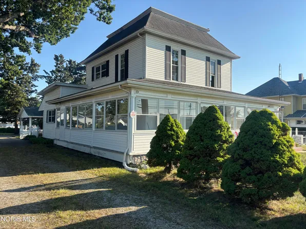 218 Chestnut St, Swanton, OH 43558